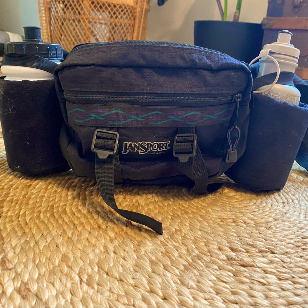 JanSport vintage fanny pack with 1 original bottle. Like new condition